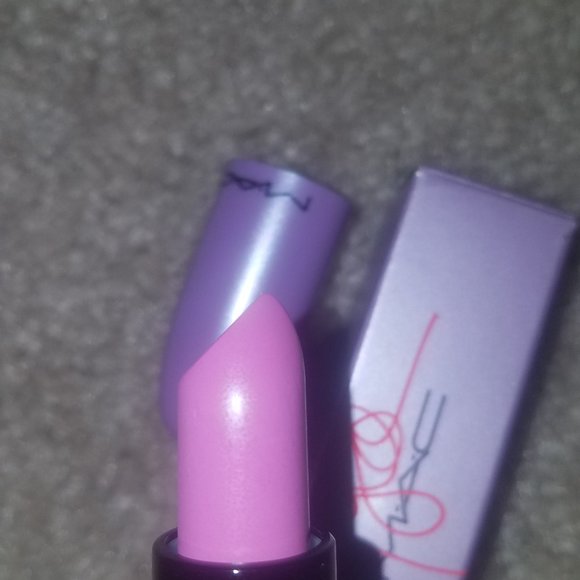 NIB LIPSTICK! - Picture 3 of 3